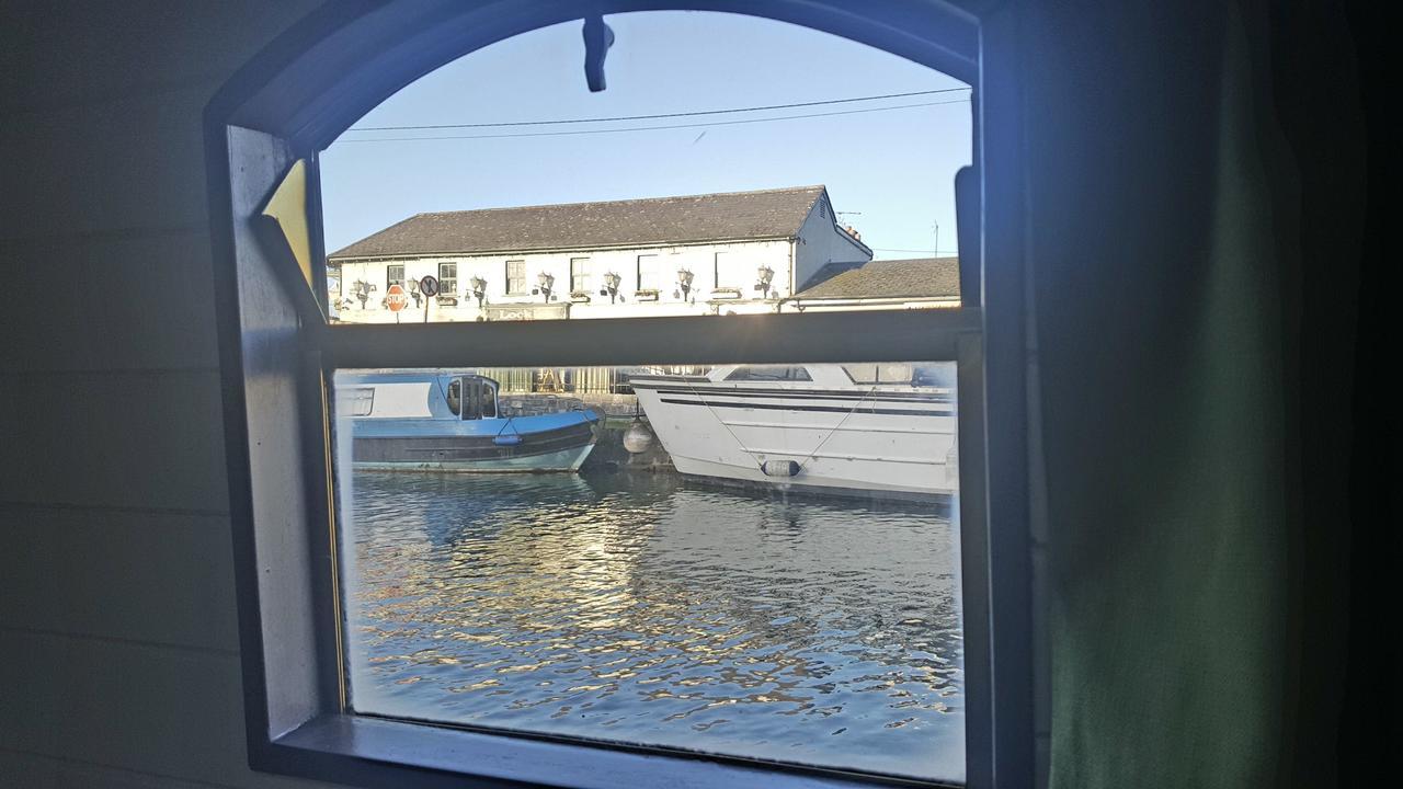 Hotel Roisin Dubh Houseboat Sallins Exterior foto